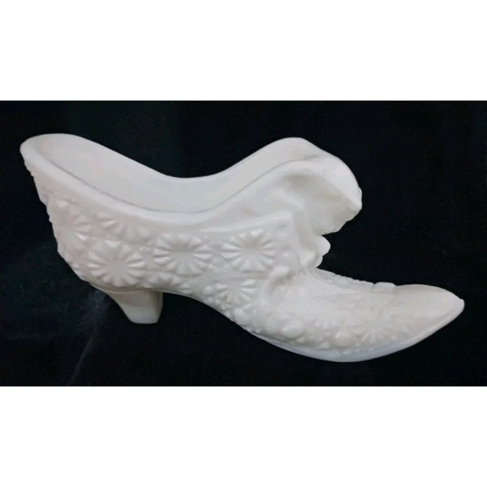 Fenton Milk Glass Cat Head Slipper Shoe Daisy and Button White Vintage Decor